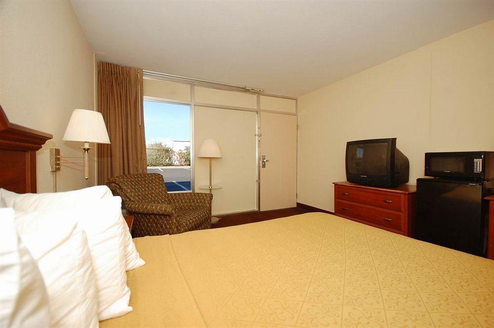 Quality Inn & Suites Conference Center Thomasville Exterior photo