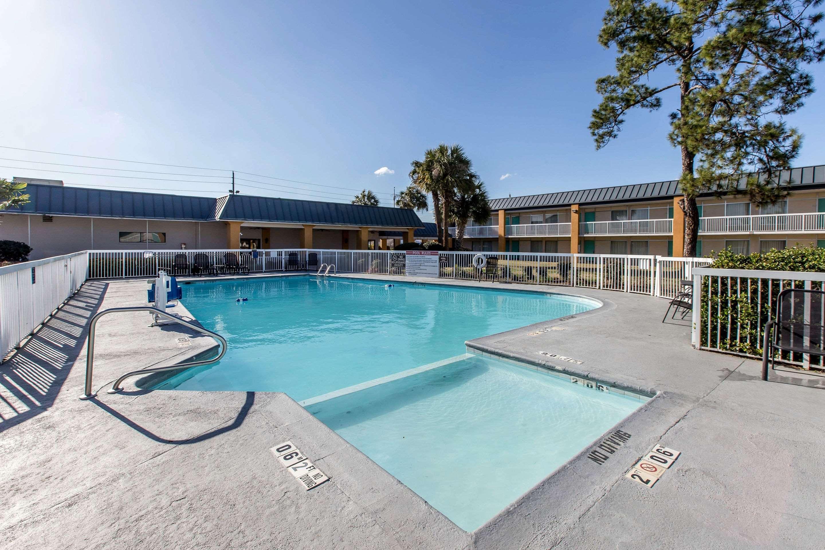 Quality Inn & Suites Conference Center Thomasville Exterior photo